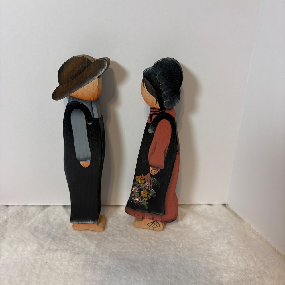 Vintage 1996 Hand Painted Wood Folk Art Amish Couple Figurines Signed